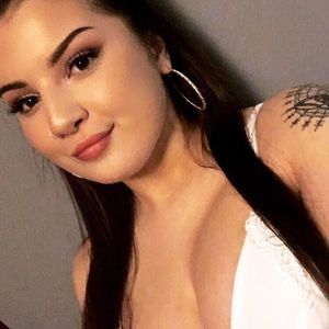 Meet your Posher, Celina